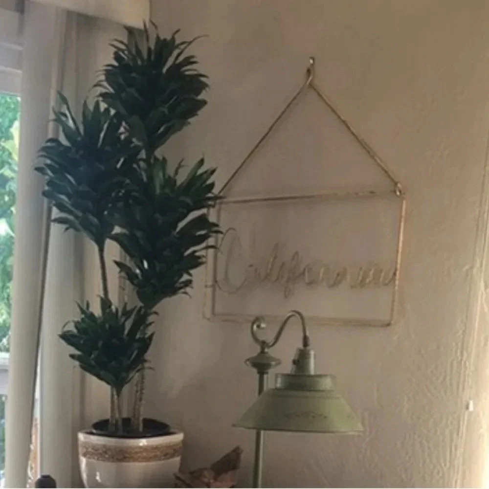 Gold metal california wall hanging - Picture 1 of 12